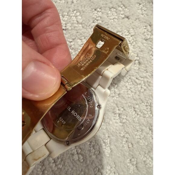 Michael Kors MM5249 Women's White Acrylic Analog Dial Quartz Wrist Watch JNA282 - Picture 9 of 12